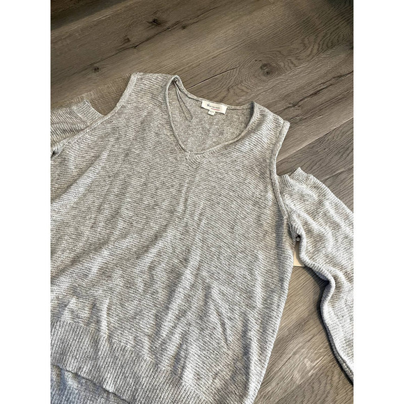 NWT Vince Camuto Open Shoulders Sweater size Large - Picture 10 of 10
